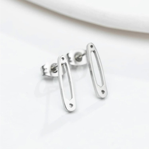 SAFETY PIN EARRINGS - Picture 2 of 3